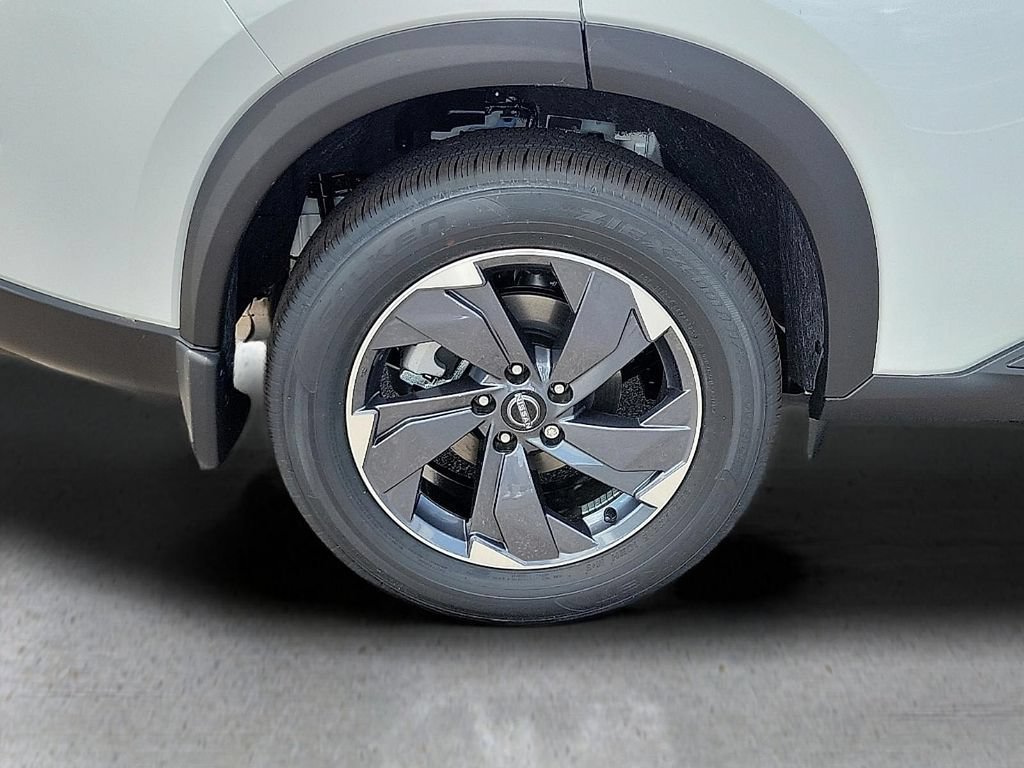 Used 2025 Nissan Rogue SV w/ SV Premium Package FWD image 7