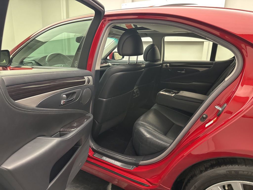 Used 2017 Lexus LS 460 AWD w/ Comfort Package image 5