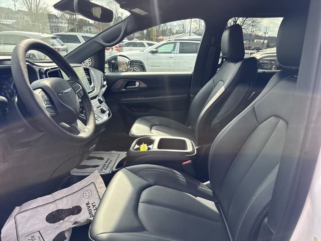 New 2026 Chrysler Pacifica Select image 15