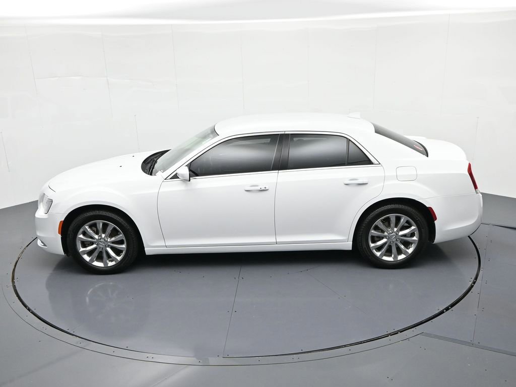 Used 2022 Chrysler 300 Touring AWD/4WD image 23