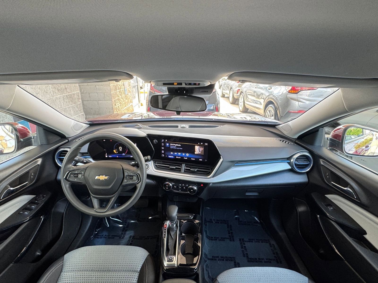 Used 2025 Chevrolet Trax LT image 33