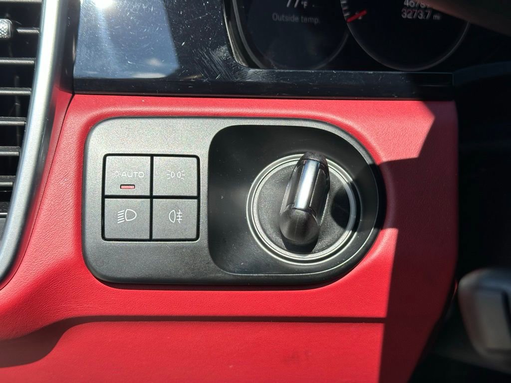 Certified 2023 Porsche Cayenne Platinum Edition image 32