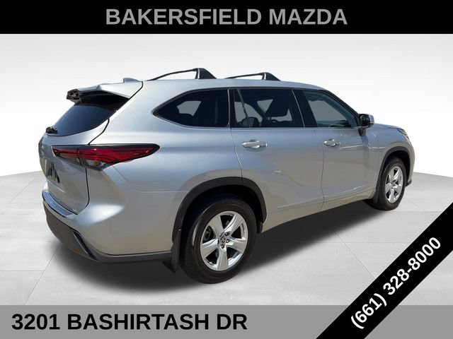 Used 2021 Toyota Highlander LE FWD image 5