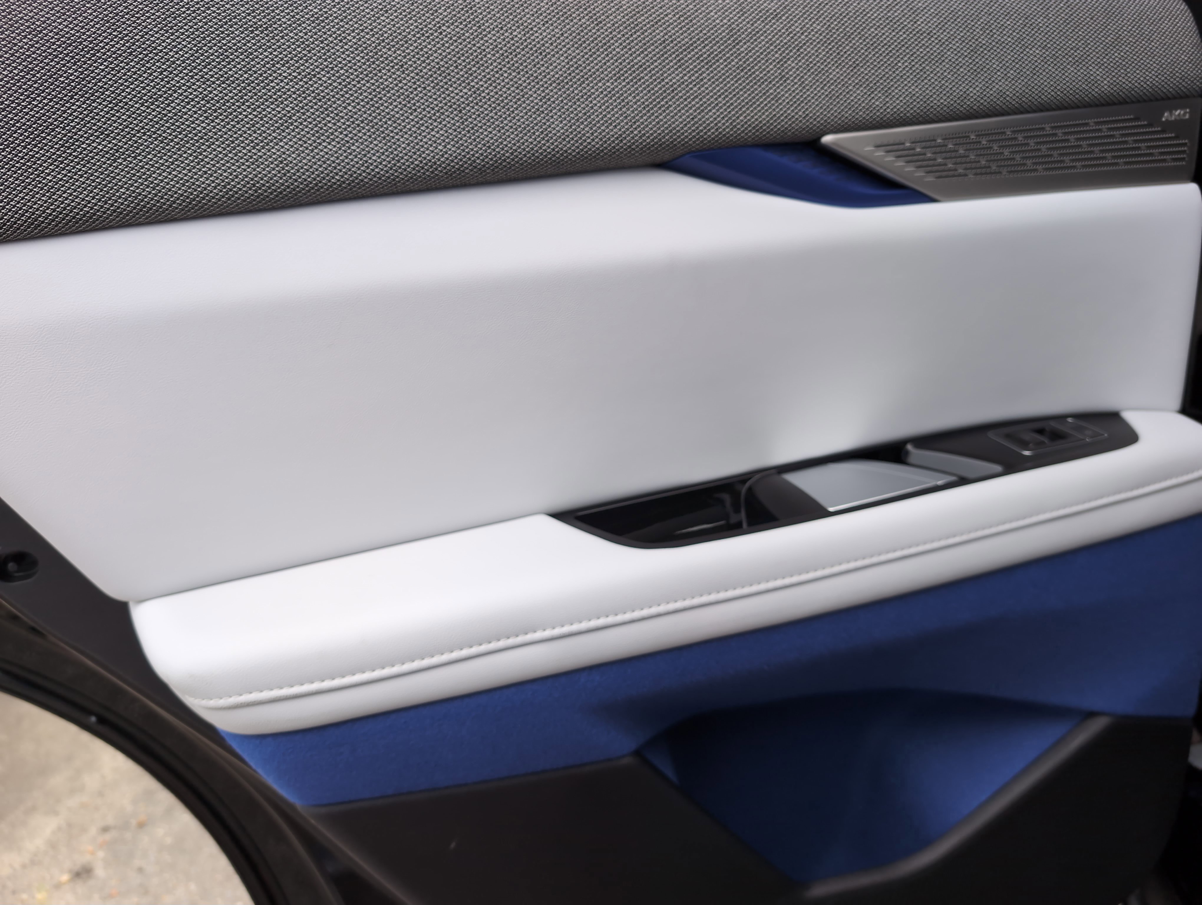 New 2025 Cadillac Optiq Sport 1 w/ LPO, Floor Liner Package image 29