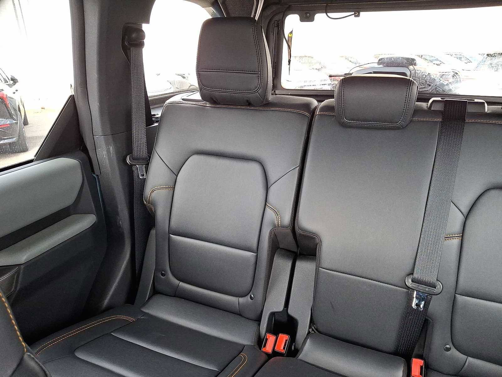 Used 2023 Ford Bronco Badlands image 13