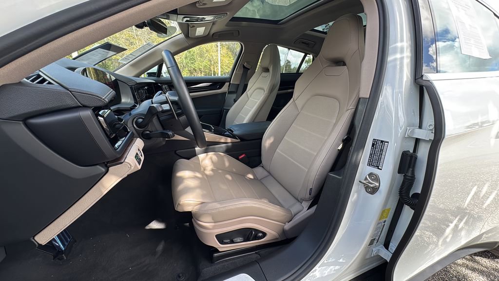 Certified 2025 Porsche Panamera image 5