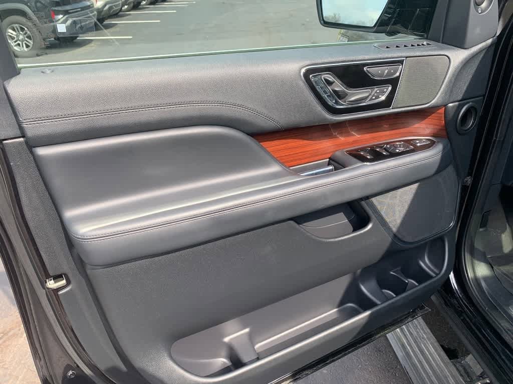 Used 2022 Lincoln Navigator Reserve AWD/4WD image 15