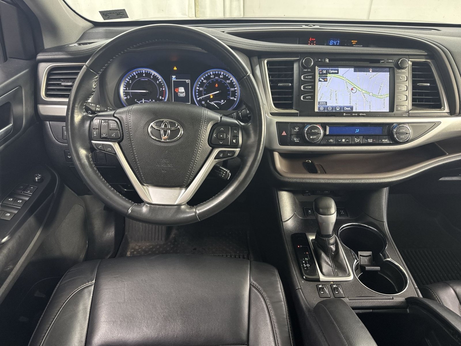 Used 2018 Toyota Highlander XLE AWD/4WD image 35
