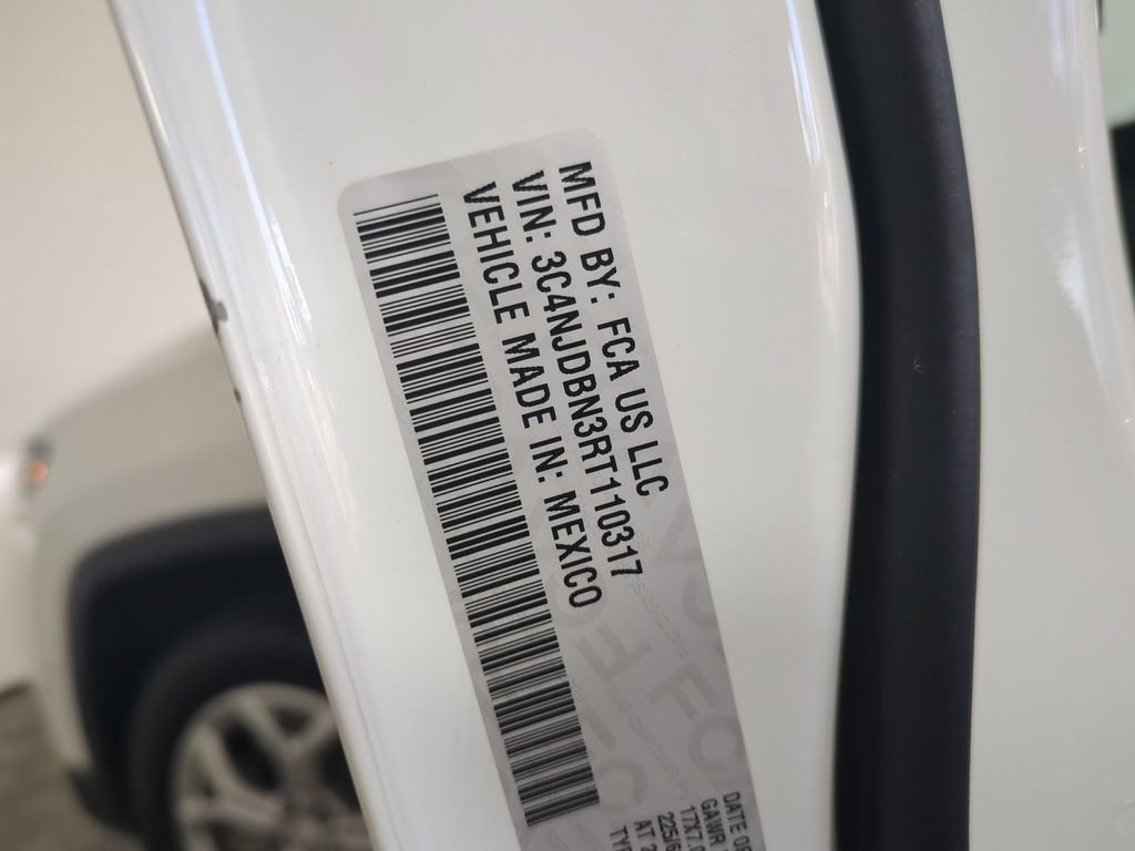 Used 2024 Jeep Compass Latitude AWD/4WD image 37
