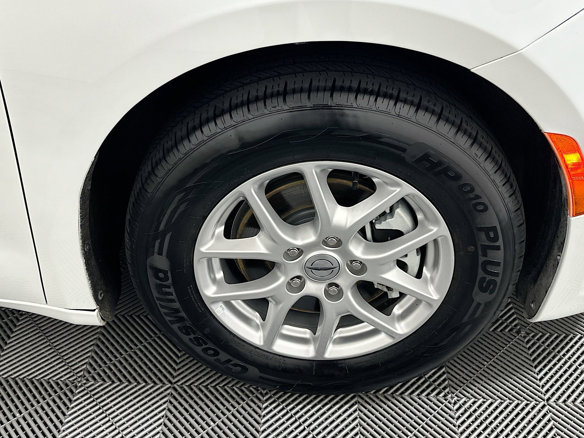 Used 2023 Chrysler Pacifica Touring-L image 11