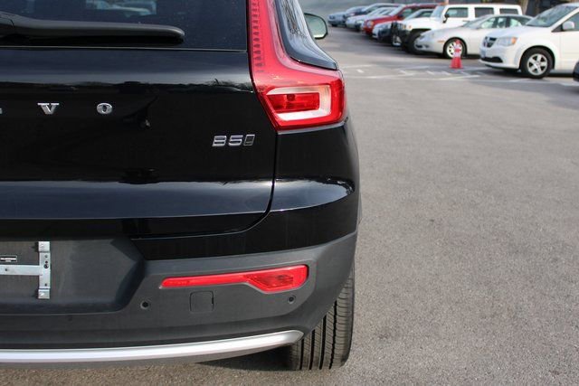 Used 2025 Volvo XC40 B5 Plus image 46