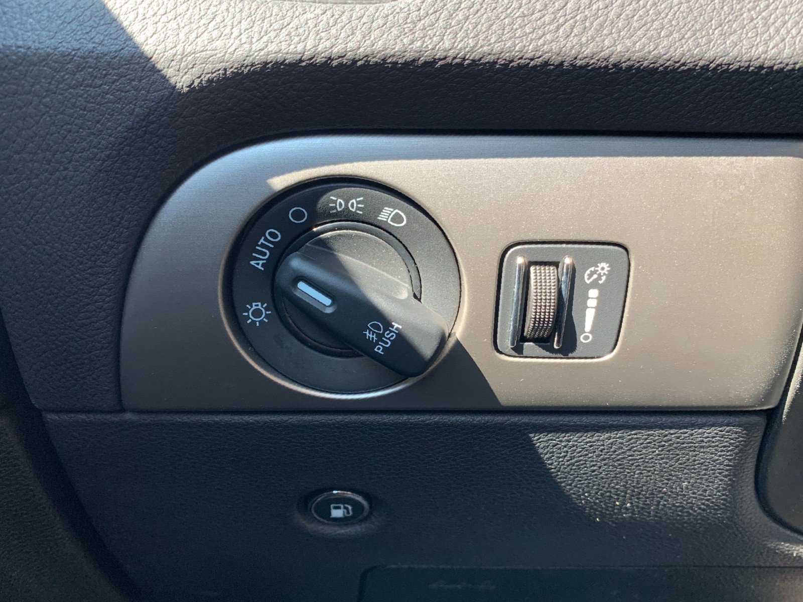 Used 2020 Dodge Durango SXT w/ 3rd Row Seating Group image 15