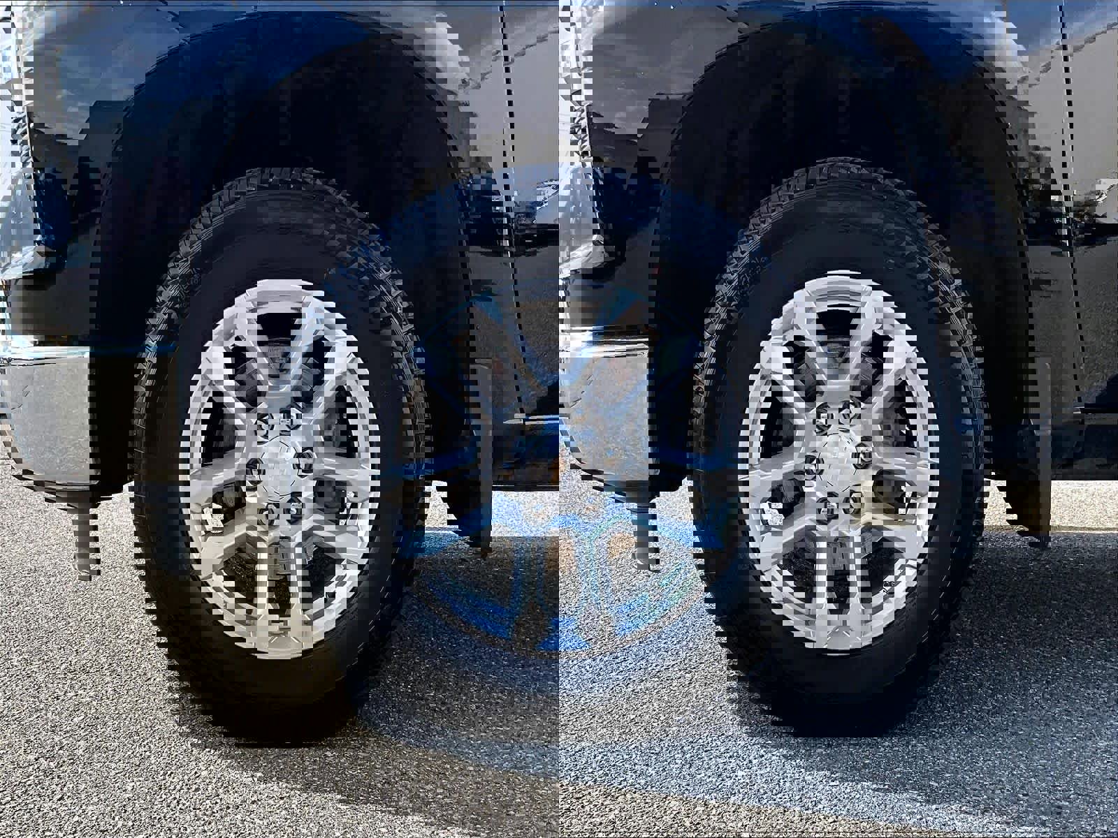 Used 2023 Chevrolet Silverado 1500 LT AWD/4WD image 7