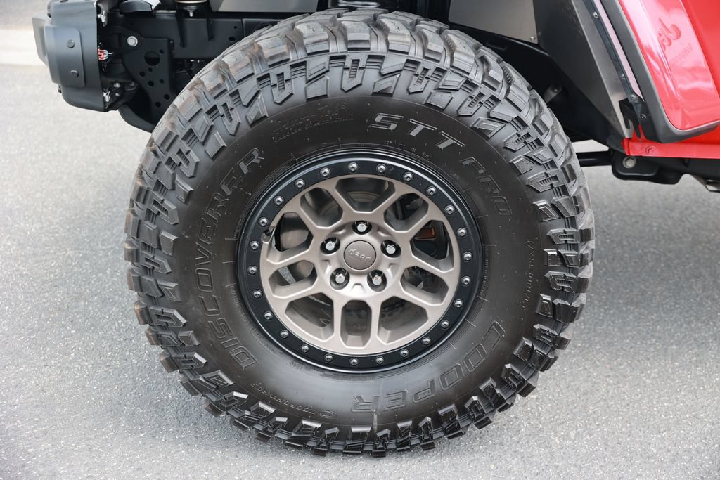 Used 2022 Jeep Wrangler Unlimited Rubicon w/ Xtreme Recon 35" Tire Package AWD/4WD image 14