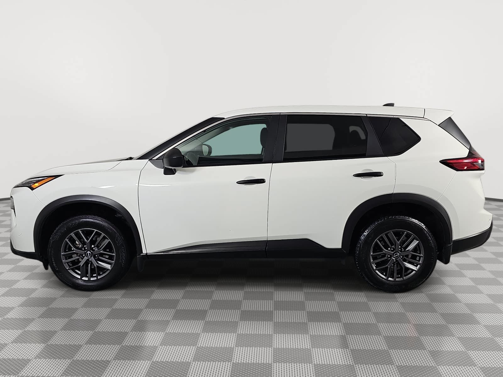 Used 2025 Nissan Rogue S FWD image 5