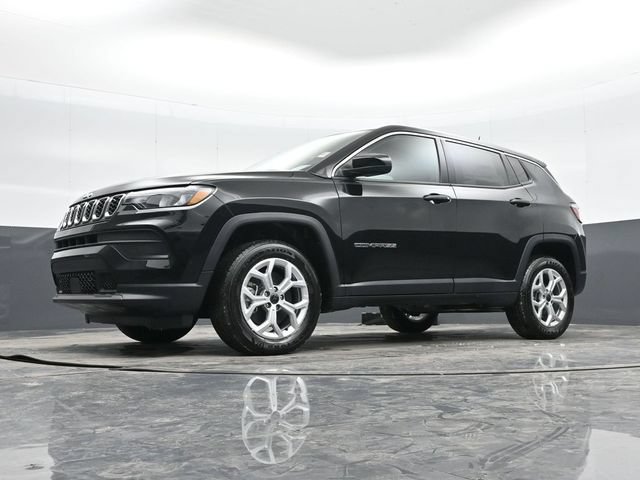 Used 2025 Jeep Compass Sport w/ Mopar Graphics Package AWD/4WD image 43