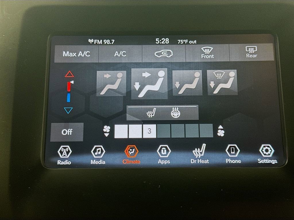 Used 2019 Jeep Cherokee Latitude w/ Cold Weather Group image 18