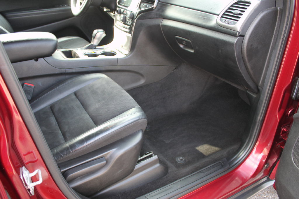 Used 2022 Jeep Grand Cherokee Laredo X RWD image 9