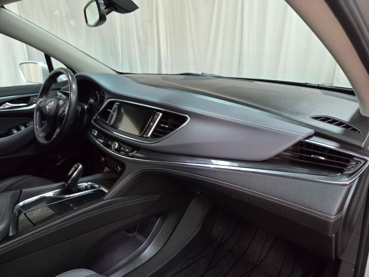 Used 2019 Buick Enclave Essence AWD/4WD image 20