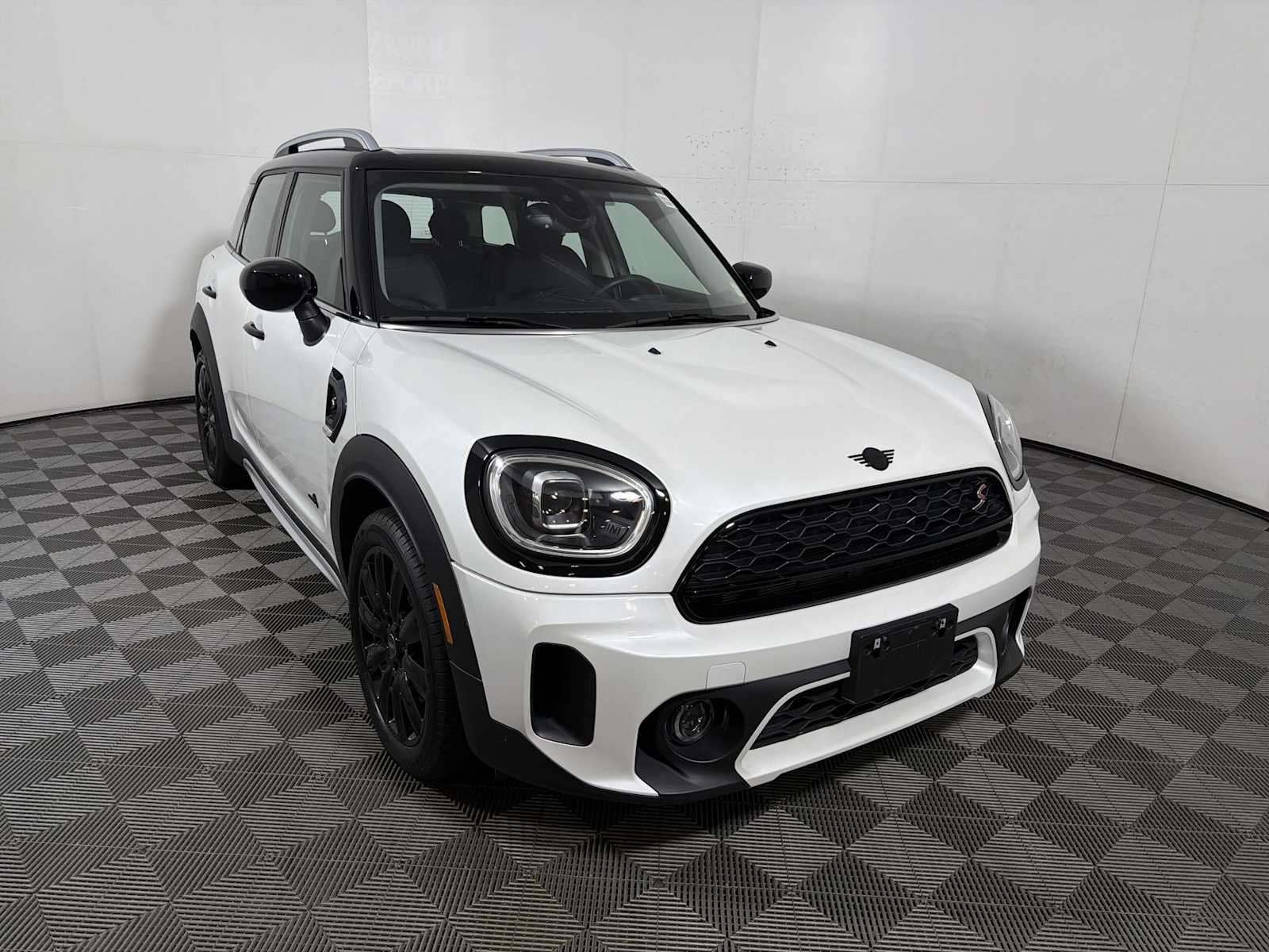 Used 2024 MINI Cooper Countryman S w/ Premium Package AWD/4WD image 2