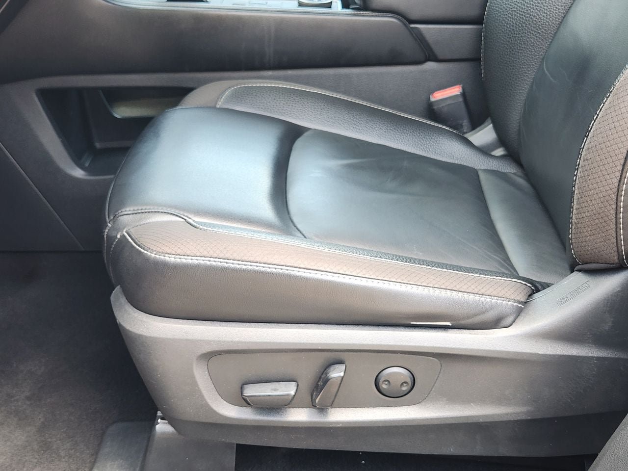 Used 2023 Nissan Pathfinder SL AWD/4WD image 23