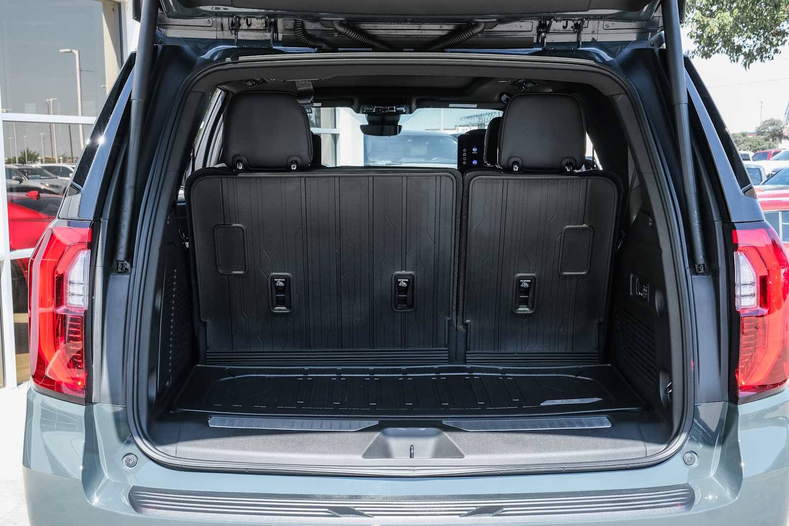 Used 2026 GMC Yukon AT4 Ultimate w/ LPO, Floor Liner Package AWD/4WD image 63