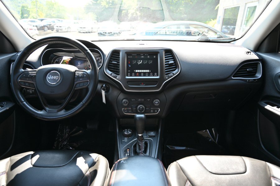 Used 2020 Jeep Cherokee Trailhawk AWD/4WD image 9