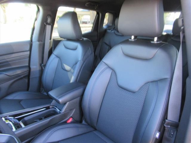 New 2026 Jeep Compass Latitude image 16