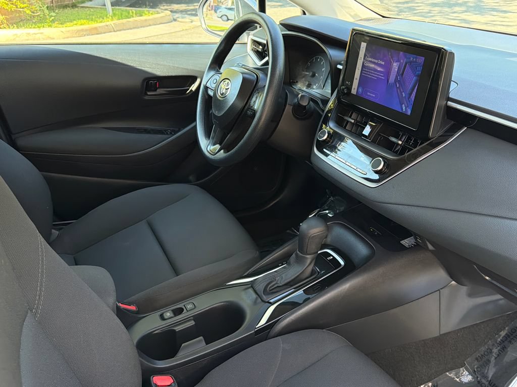 Used 2025 Toyota Corolla LE w/ LE Premium Package FWD image 9