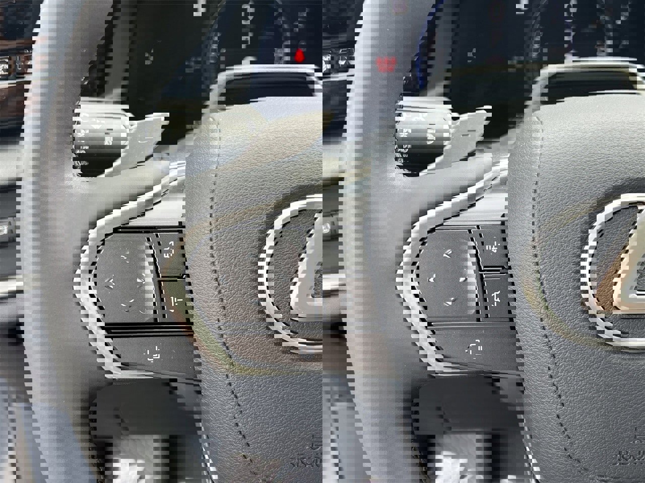 Used 2023 Lexus RZ 450e Premium w/ Accessory Package (Z1) image 11