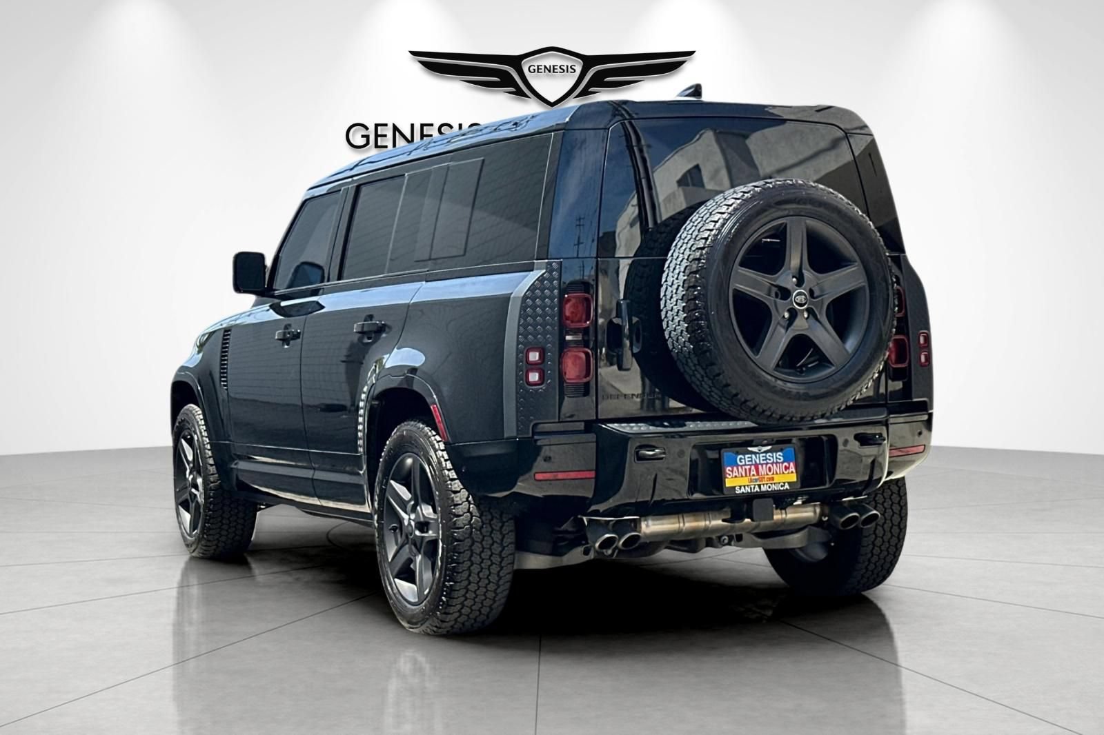 Used 2025 Land Rover Defender 110 X-Dynamic SE AWD/4WD image 6