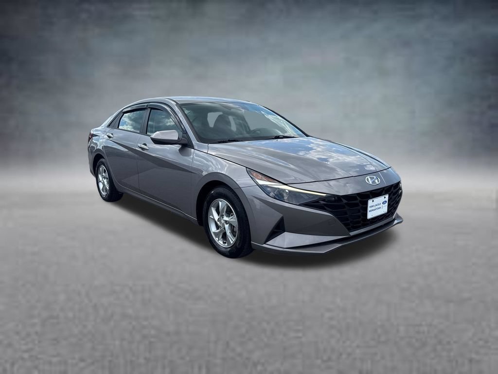 Used 2023 Hyundai Elantra SE w/ Cargo Package FWD image 4