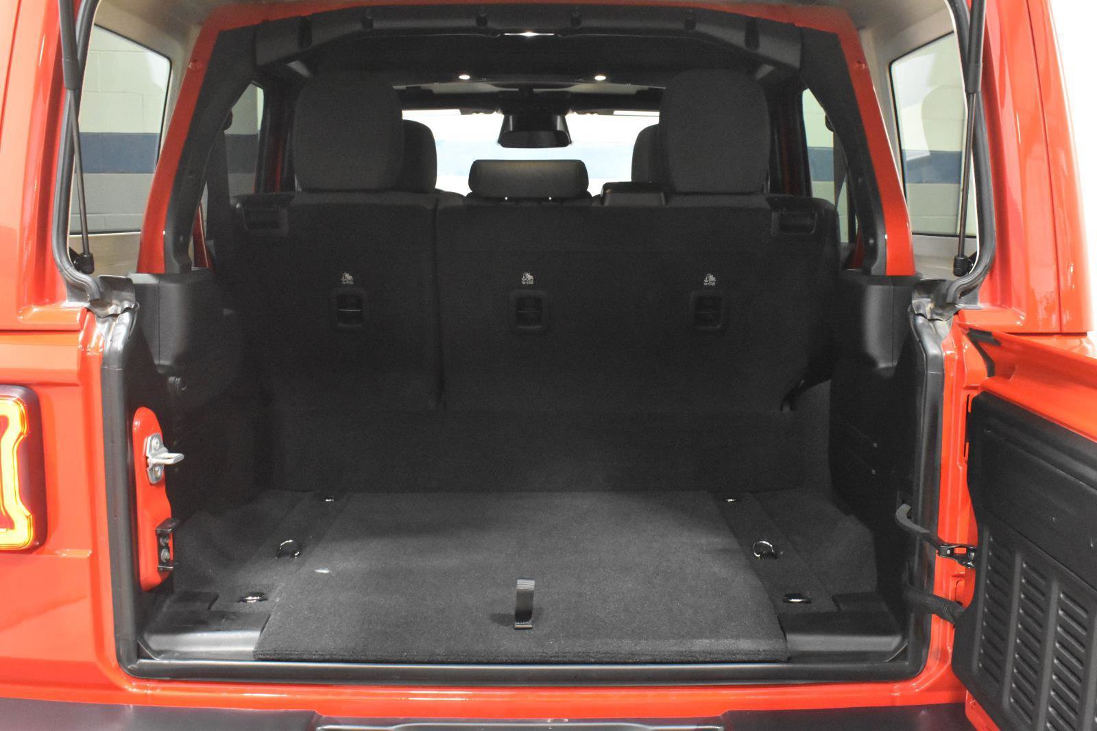 Used 2025 Jeep Wrangler Sahara image 26