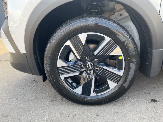 New 2026 Nissan Kicks SV w/ SV Premium Package AWD/4WD image 12
