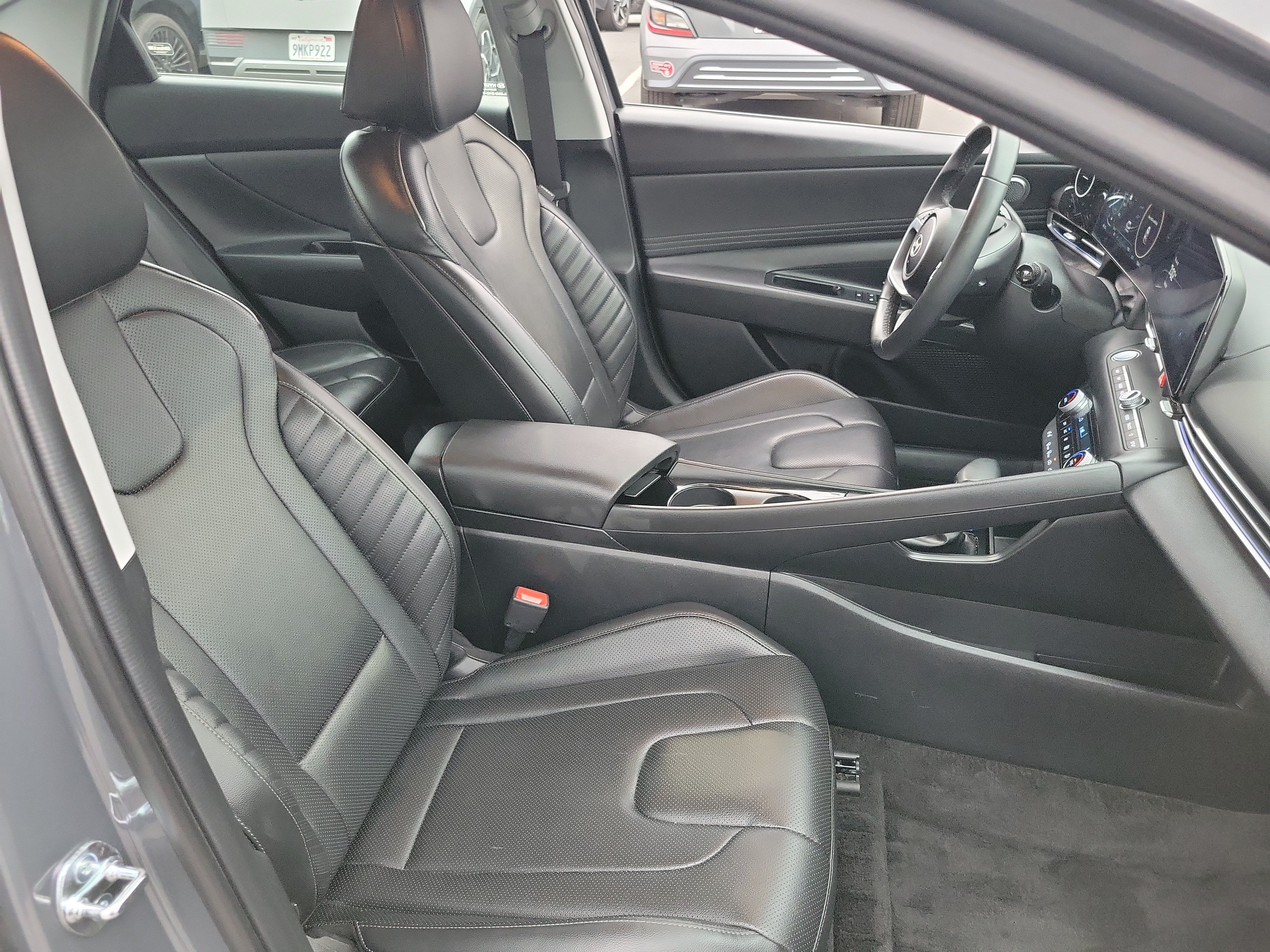 Certified 2025 Hyundai Elantra Limited FWD image 23