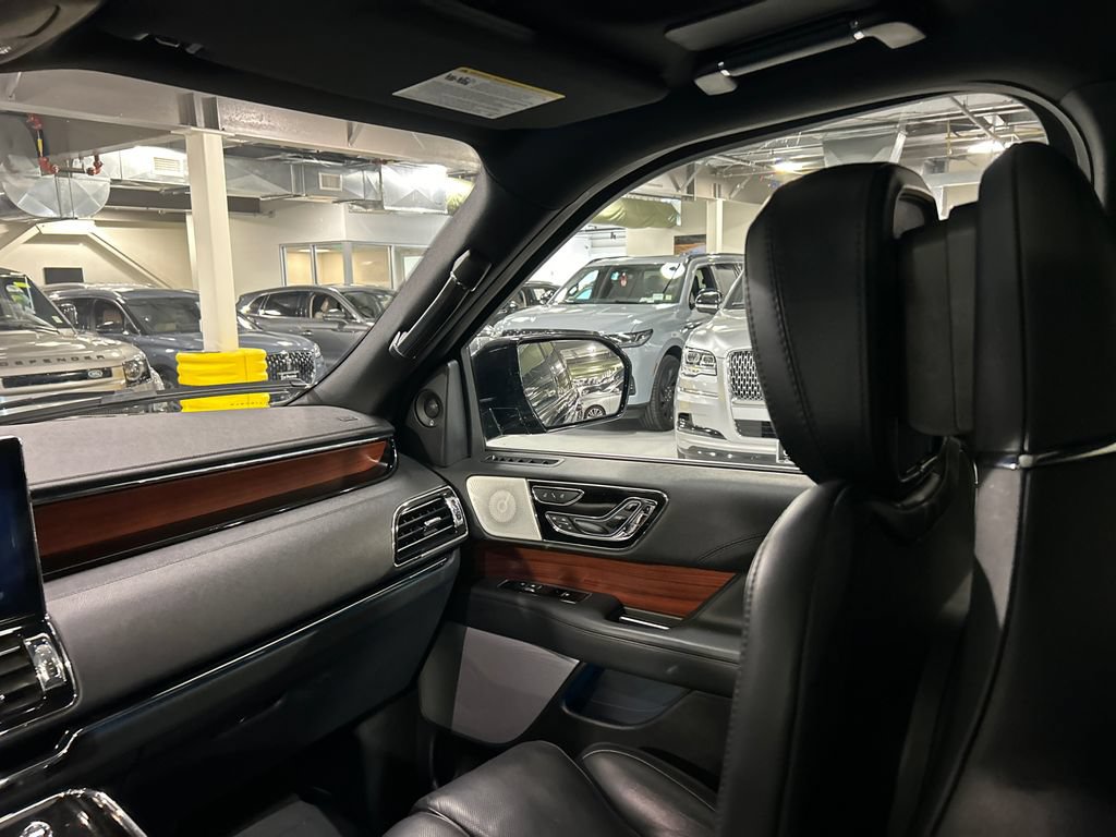 Certified 2023 Lincoln Navigator Reserve AWD/4WD image 27