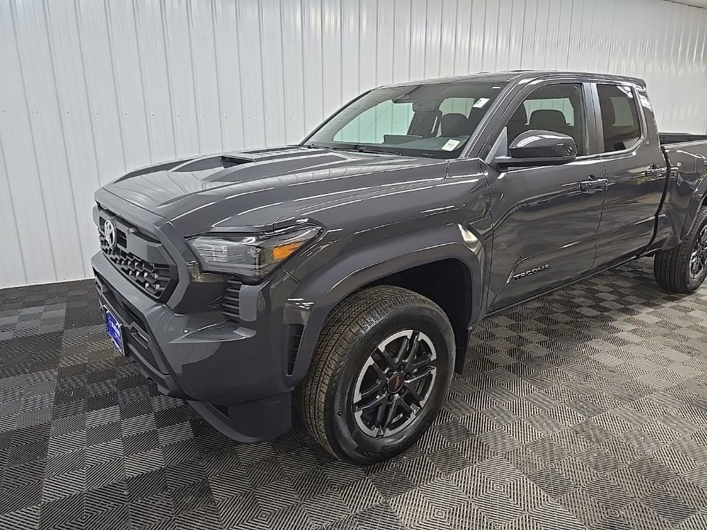 Used 2024 Toyota Tacoma TRD Sport AWD/4WD image 8