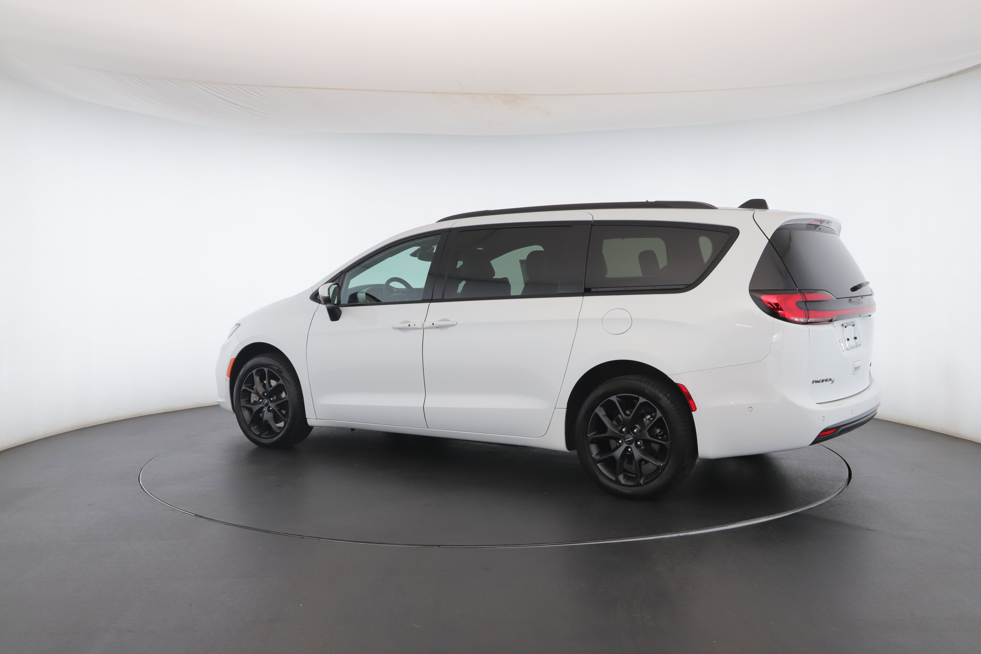 Used 2023 Chrysler Pacifica Touring-L w/ S Appearance Package image 19