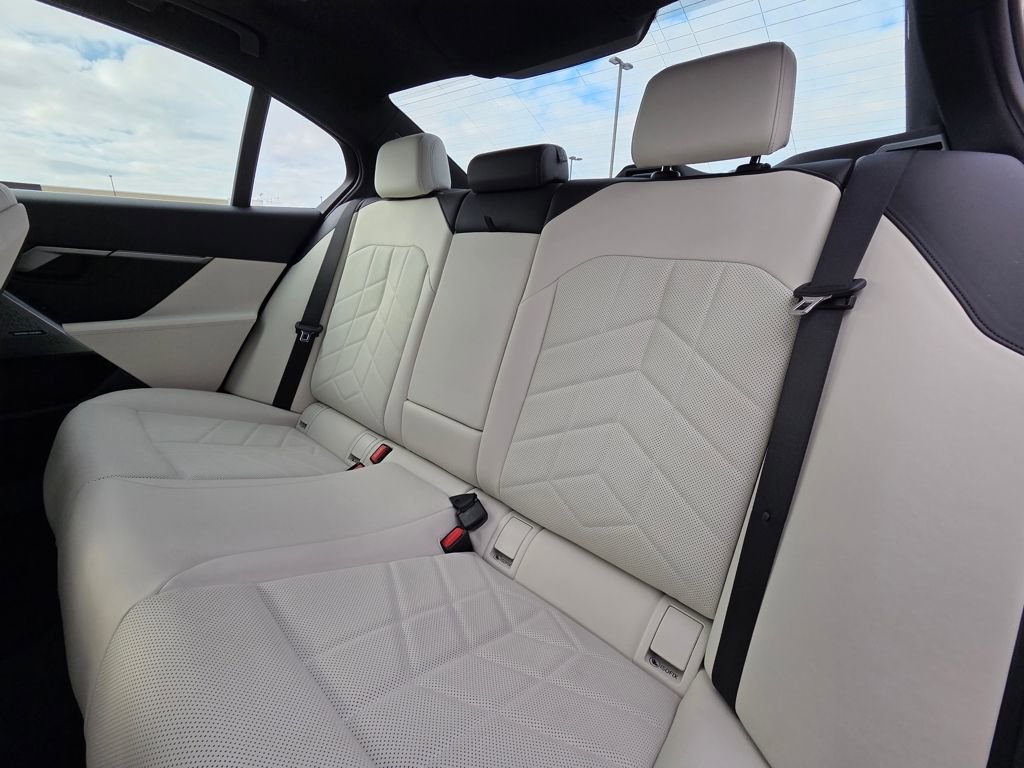 Used 2024 BMW 530i image 24