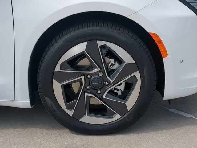 New 2027 Chrysler Pacifica Limited FWD image 11