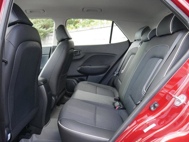 Used 2023 Hyundai Venue Limited image 14