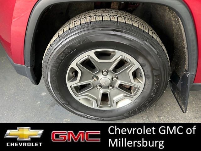 Used 2014 Jeep Grand Cherokee Laredo w/ 18" Wheel & 8.4" Radio Group AWD/4WD image 9