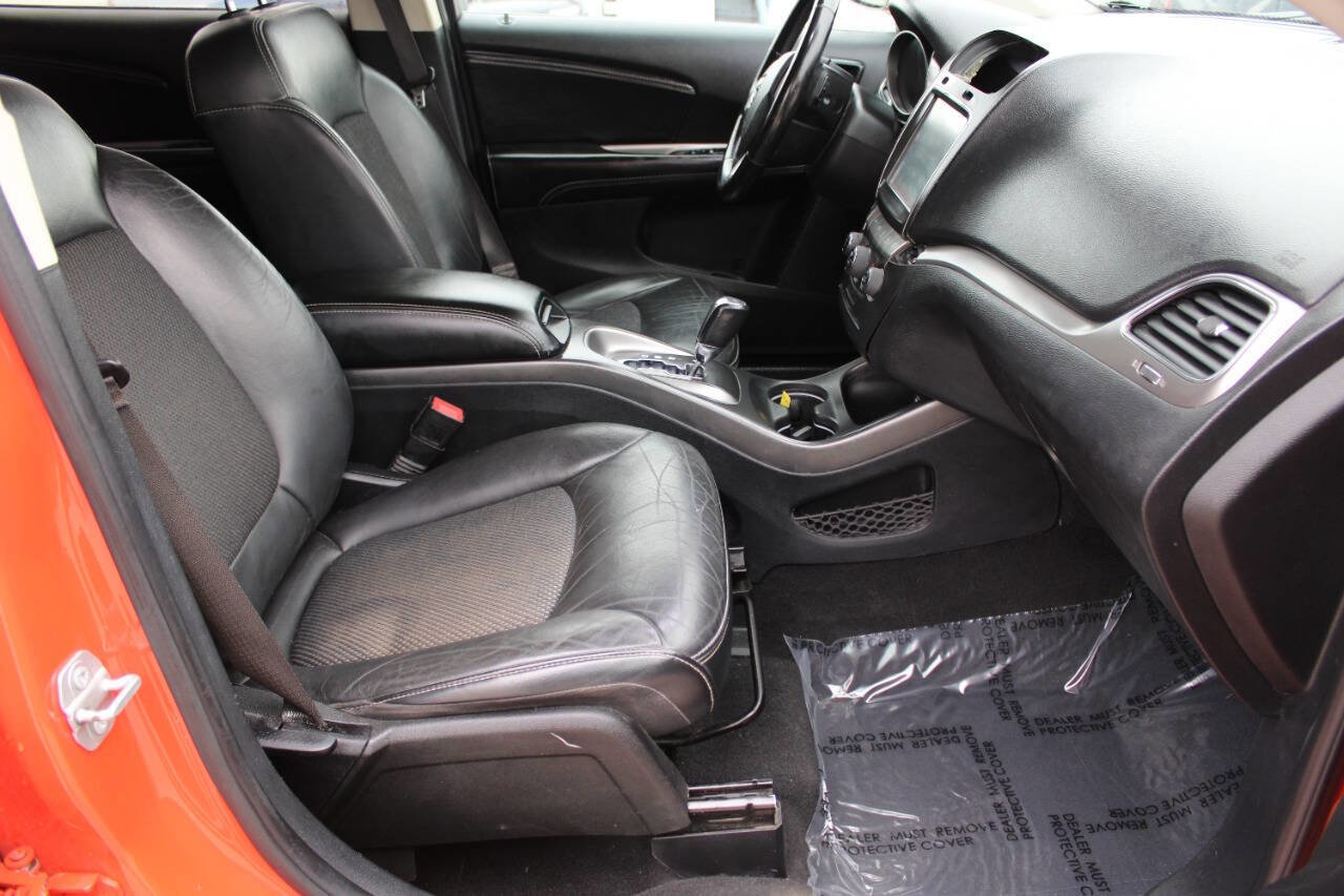 Used 2019 Dodge Journey Crossroad w/ Popular Equipment Group image 8
