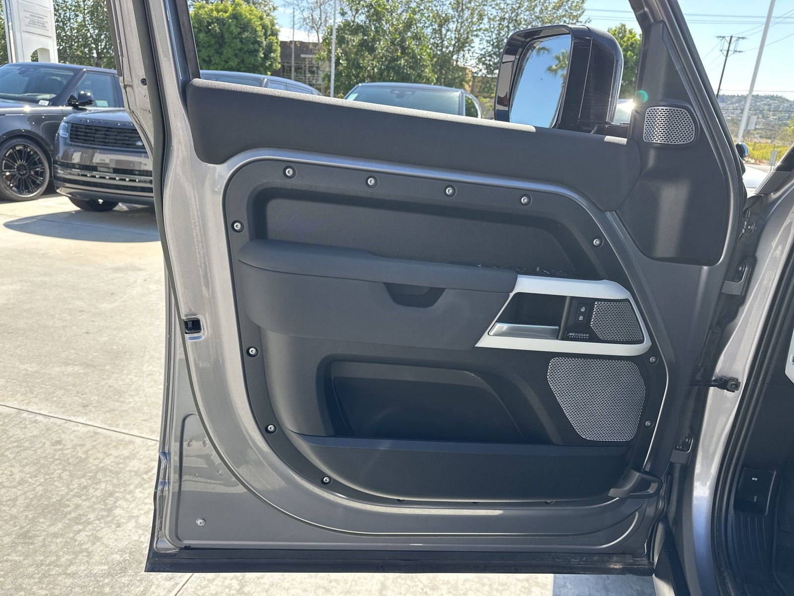 Used 2023 Land Rover Defender 130 X-Dynamic SE image 11