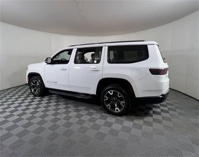 Used 2024 Jeep Wagoneer Series III w/ Flexible Seating Group image 4