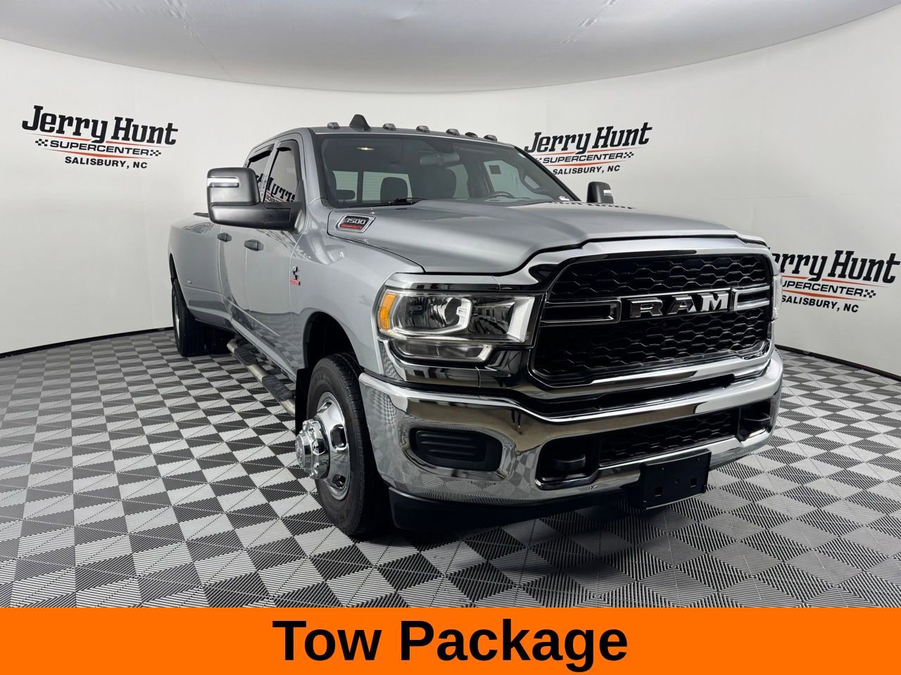 Used 2024 RAM 3500 Tradesman w/ Chrome Appearance Group image 5