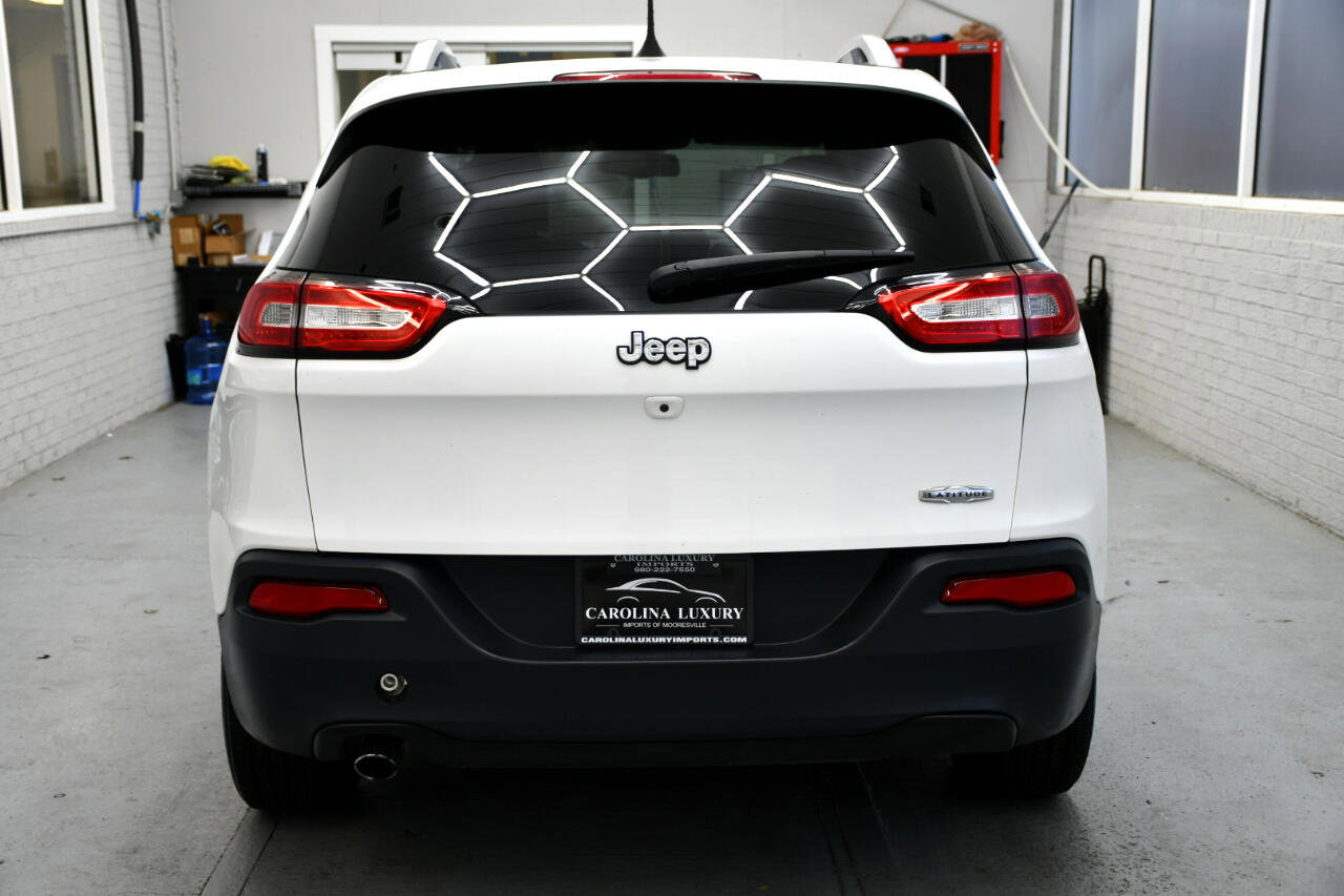 Used 2018 Jeep Cherokee Latitude Plus w/ Comfort/Convenience Group image 5