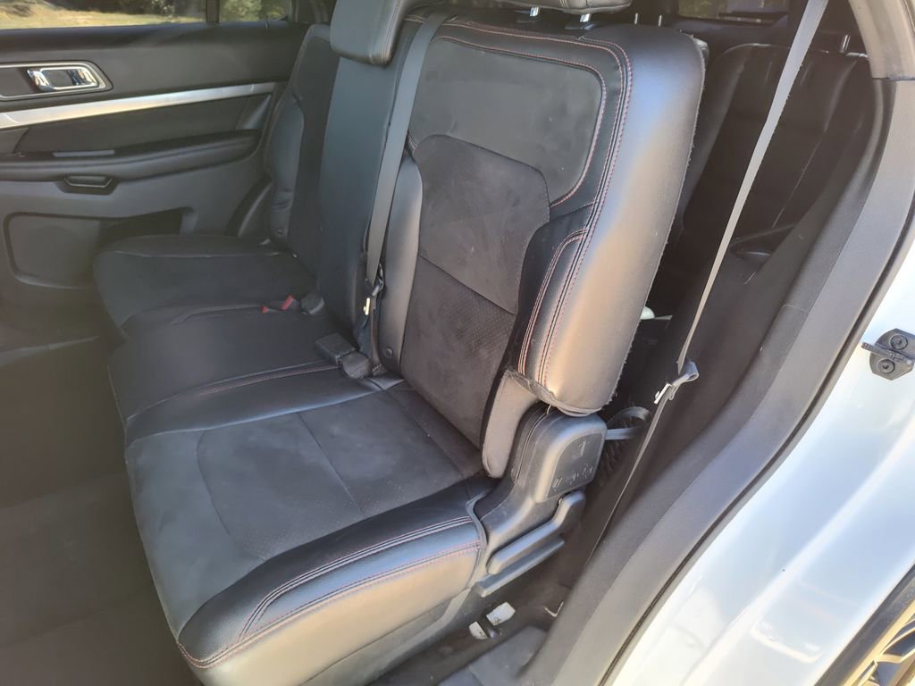 Used 2018 Ford Explorer XLT w/ Equipment Group 202A image 26