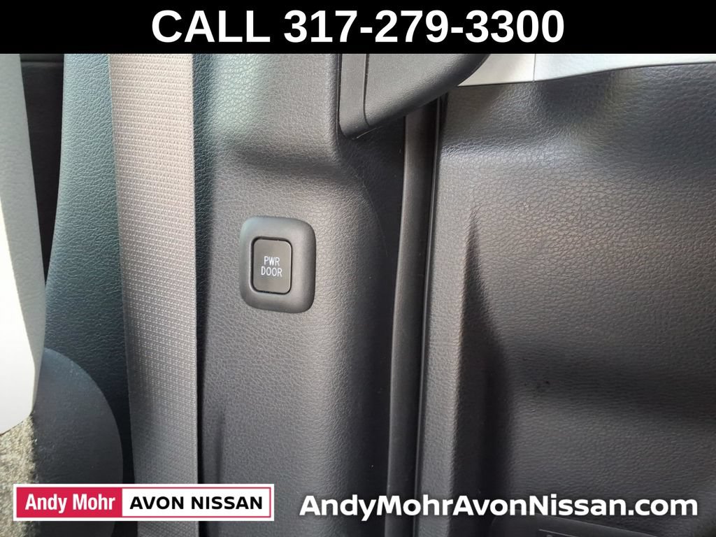 Used 2025 Toyota Sienna XLE FWD image 40