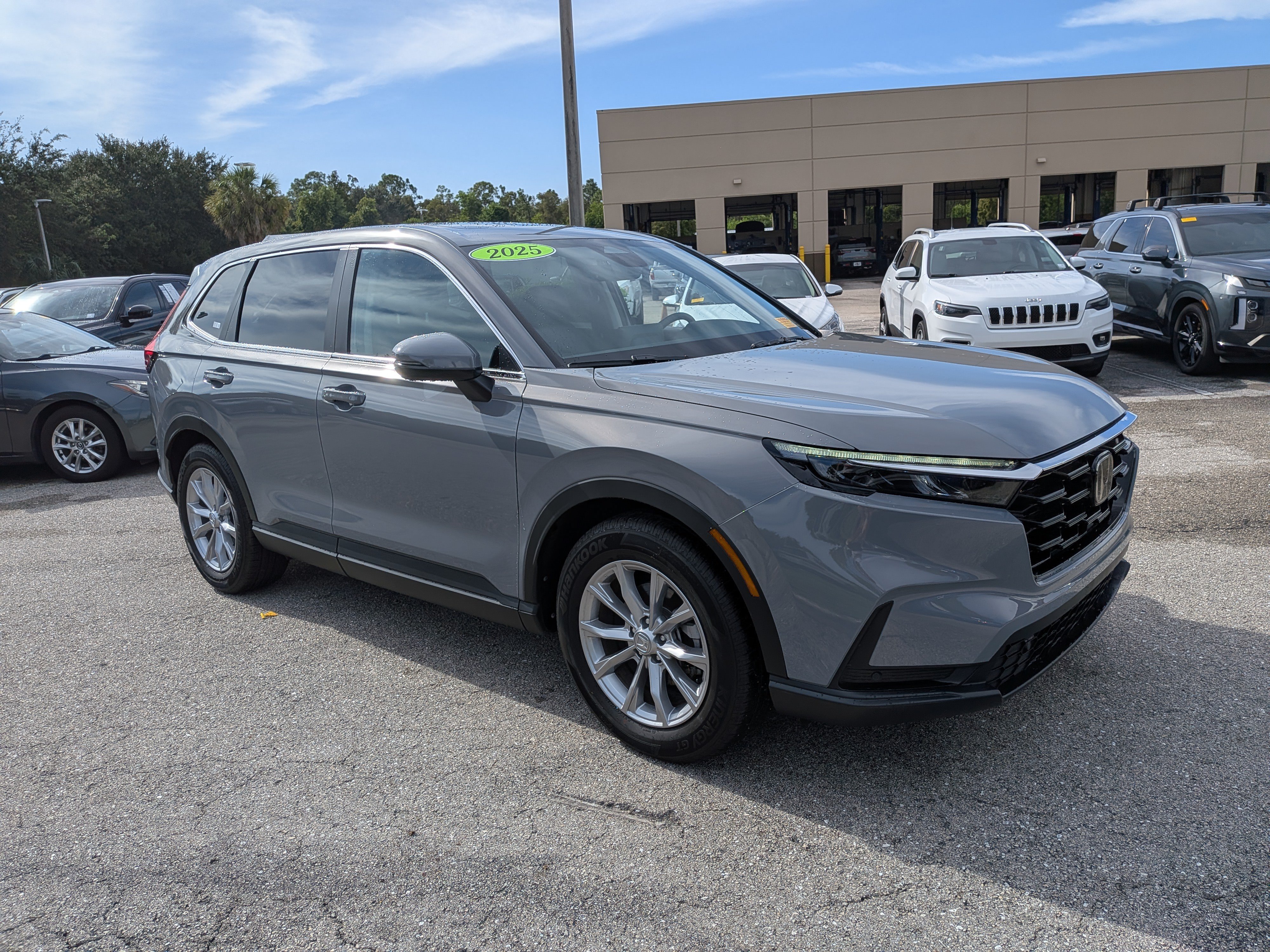 Used 2025 Honda CR-V EX-L image 2